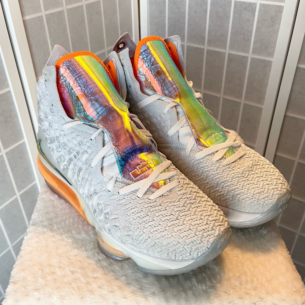 LIKE NEW Lightly used LeBron 17 “Future Air”, Authentic - Original Box